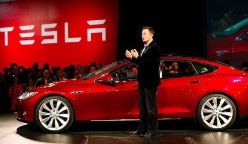 Электромобиль Tesla и его создатель Илон Маск